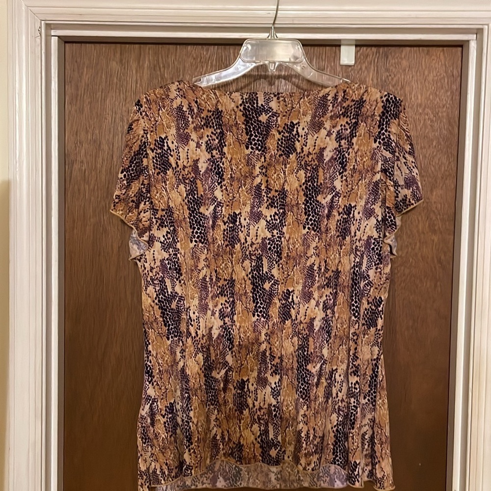 Susan Lawrence animal print blouse​​ - Picture 2 of 3